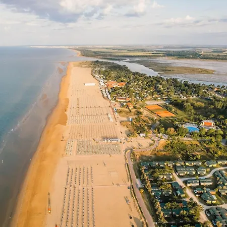 Apartment Beachfront 50m From The Sea With Balcony *